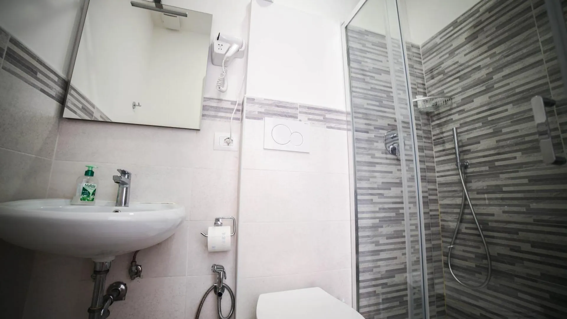 Cosmo Guesthouse Rom 0*,  Italien